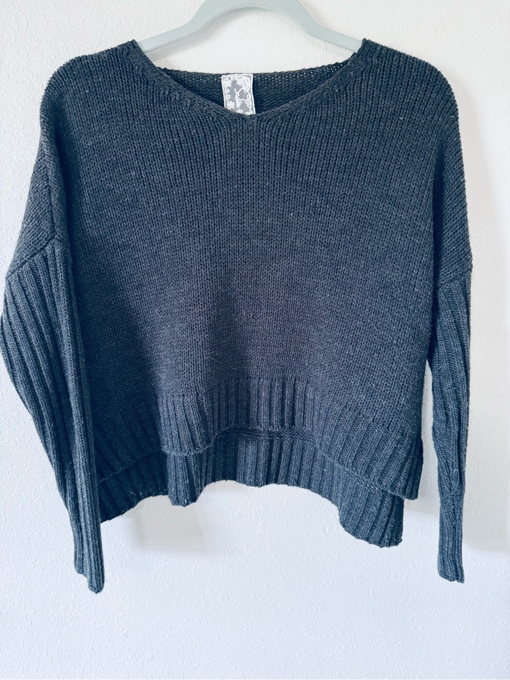 Sadie & Sage Charcoal Gray V-Neck Knit Sweater